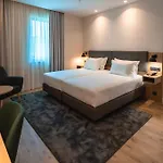 By Ihg 4*