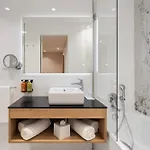 Hotel By Ihg