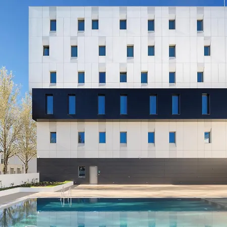 By Ihg Ξενοδοχείο