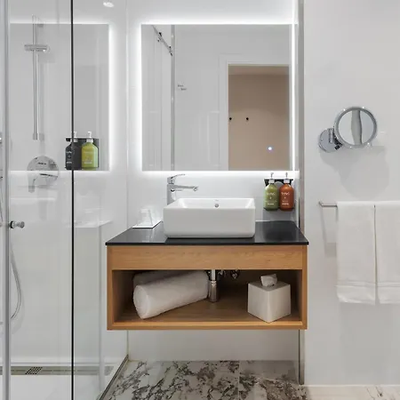 Ξενοδοχείο By Ihg