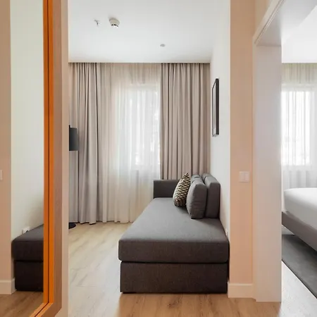 By Ihg מלון