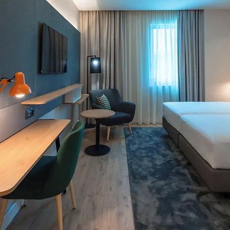 By Ihg Ξενοδοχείο