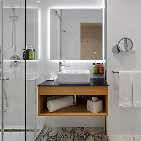 Hotel By Ihg