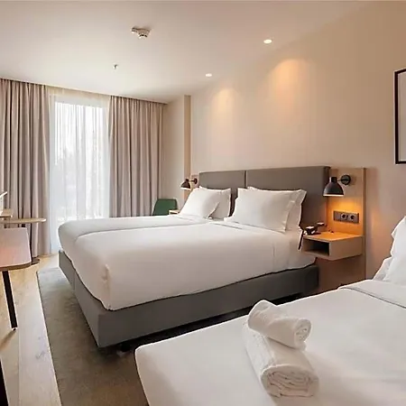 By Ihg 4*